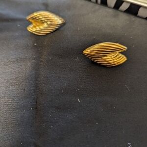 Vintage‎ croissant style/shaped gold toned earrings